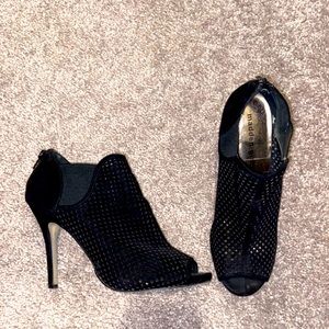 Open toe pattern heels